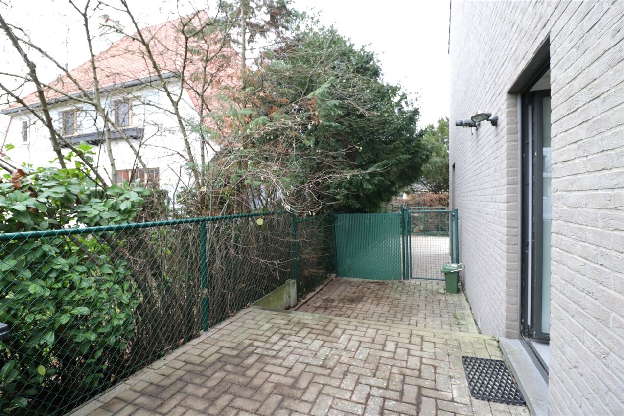 Gelijkvloers app met 1 slpk, terras, nabij station foto 25