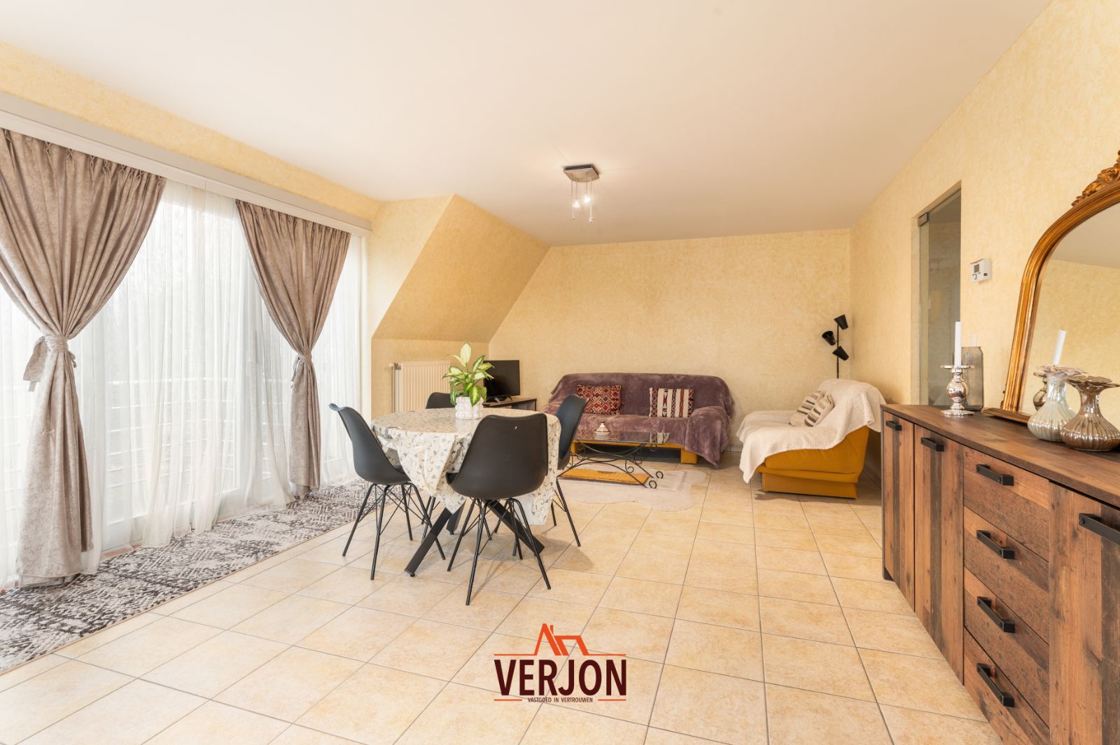 Ruim en gezellig appartement in het centrum van Ardooie! foto 2