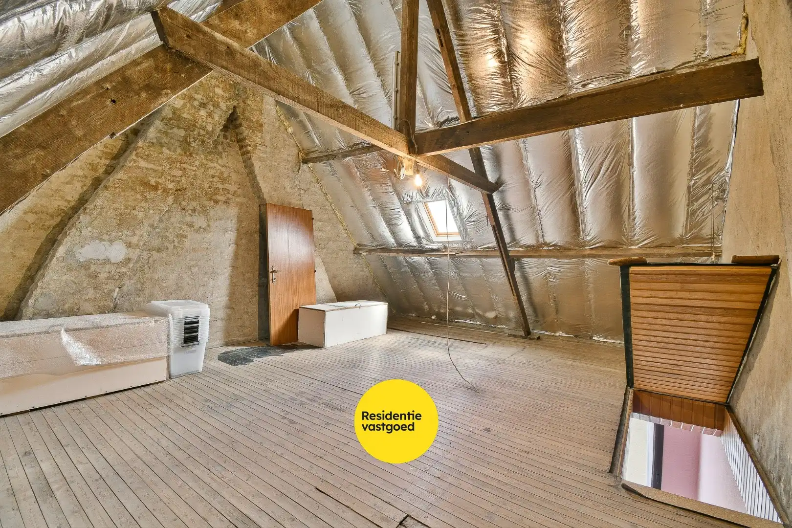 Rijwoning met veel potentieel op centrale ligging foto 17