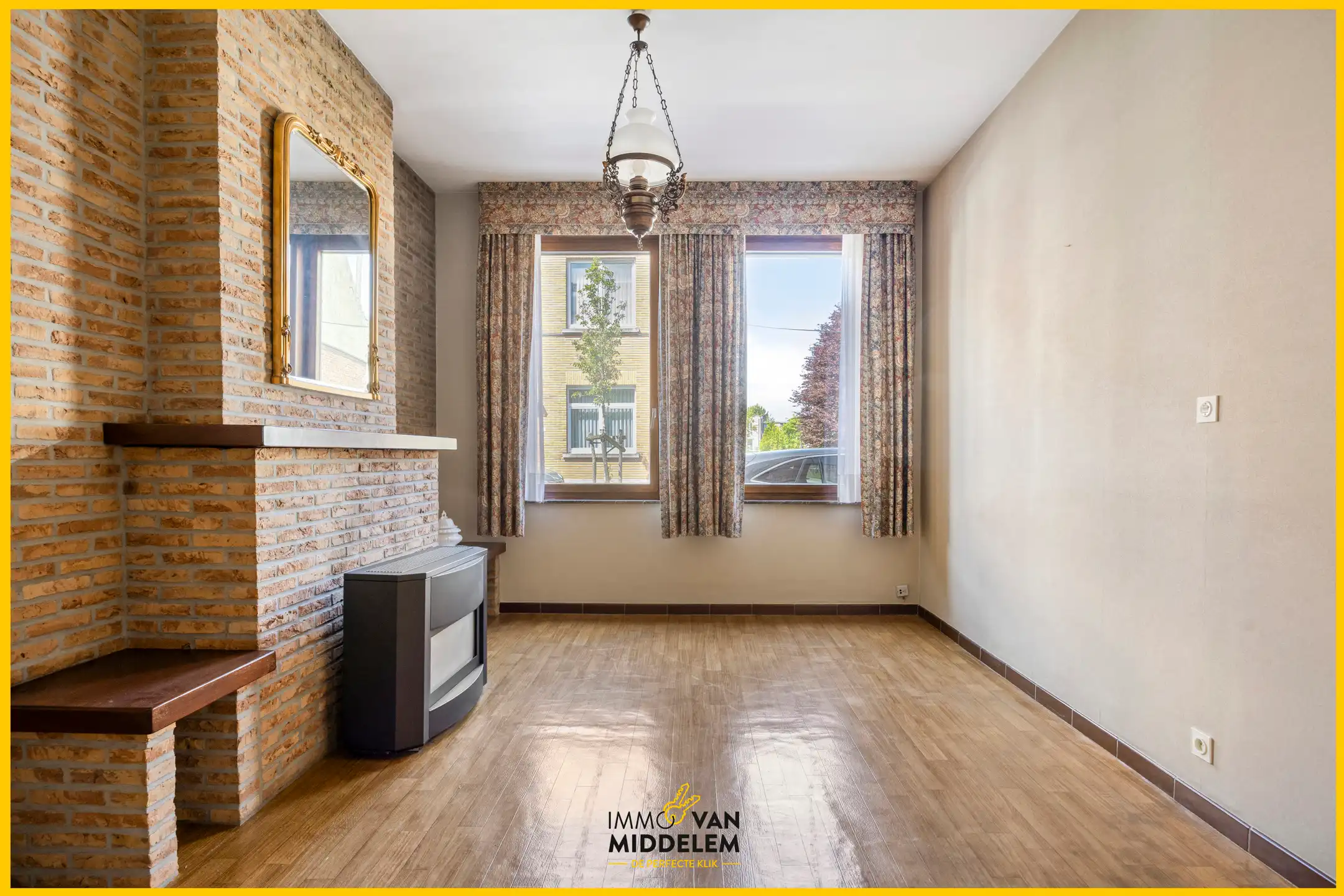 DEELS TE RENOVEREN 2-GEVEL WONING MET 2 SLAAPKAMERS EN TUIN foto 4