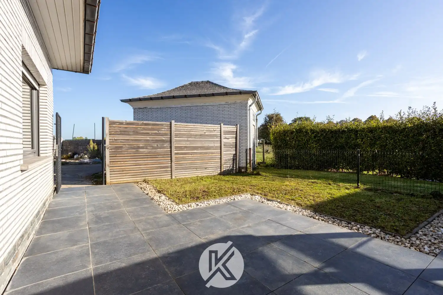 Robuuste, tijdloze villa met veel potentieel foto 24