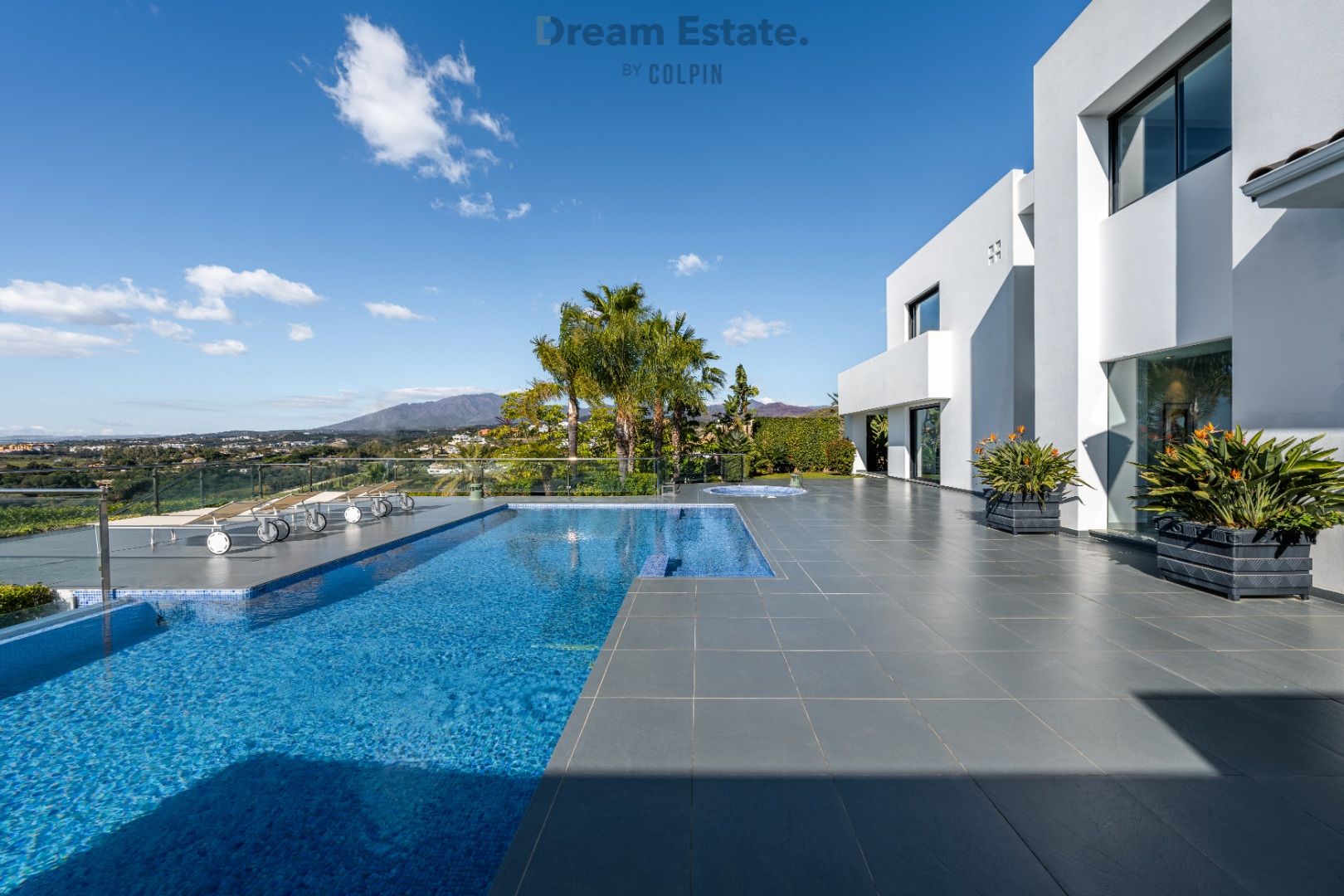 Prachtige villa met panoramisch uitzicht op zee te Los Flamingos Golf Resort, Benahavis. foto 3