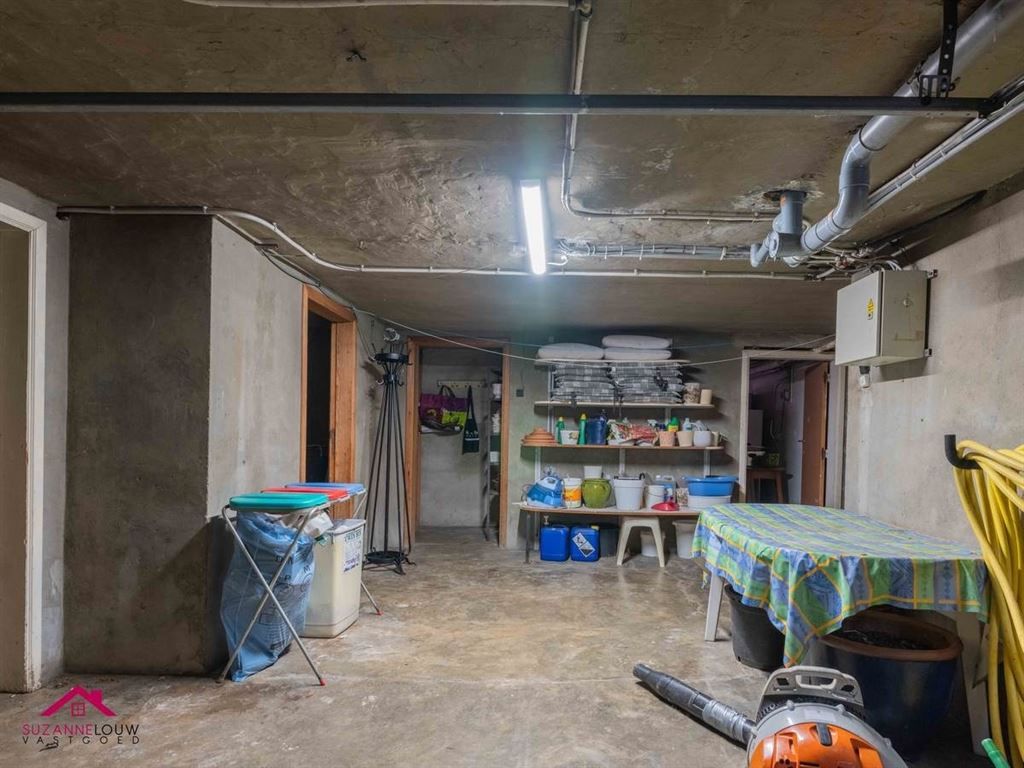 Half vrijstaande woning met garage foto 43