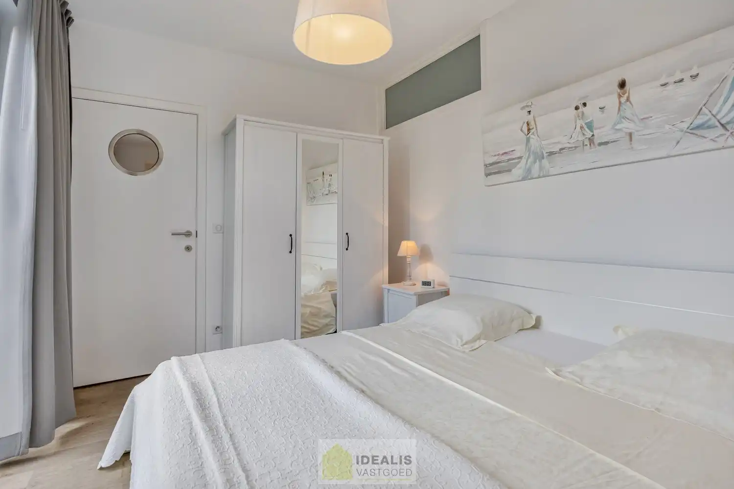 IDEALIS VASTGOED - HEERLIJK GELIJKVLOERS VAKANTIE-APPARTEMENT TE ZEEBRUGGE-BAD OP WANDELAFSTAND VAN HET STRAND EN DE DUINEN! EEN FIJNE PLEK BESTAANDE UIT EEN LICHTRIJKE LEEFRUIMTE MET OPEN KEUKEN EN BERGING, 1 RUIME SLAAPKAMER, 1 INPANDIGE KINDERKAMER, EEN EXTRA RUIM TERRAS EN EEN GOED TOEGANKELIJKE ONDERGRONDSE PARKEERPLAATS (AUTOLIFT) EN KELDERBERGING! foto 21