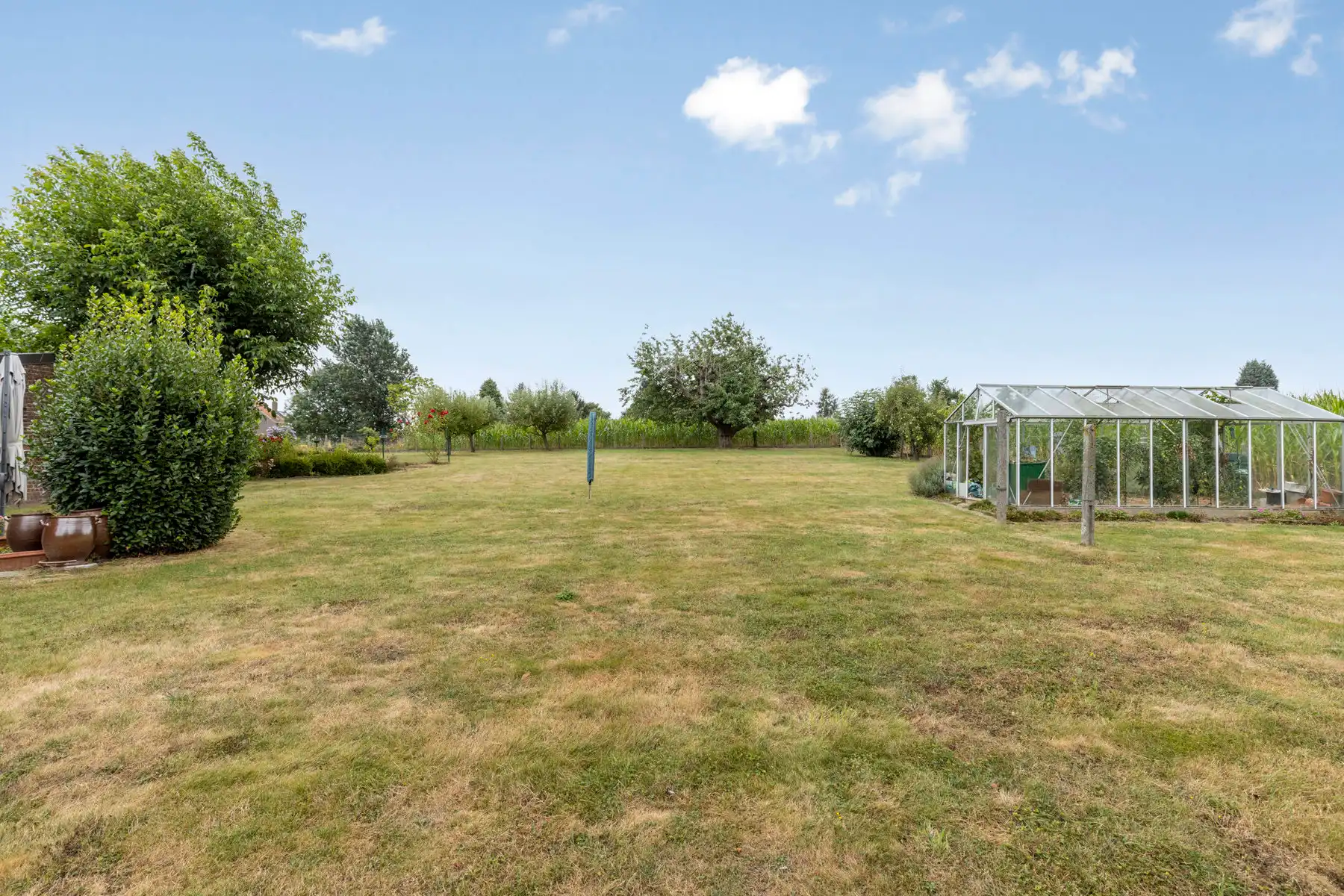 Landelijk gelegen huis met 4 kamers, garage & prachtige tuin foto 4