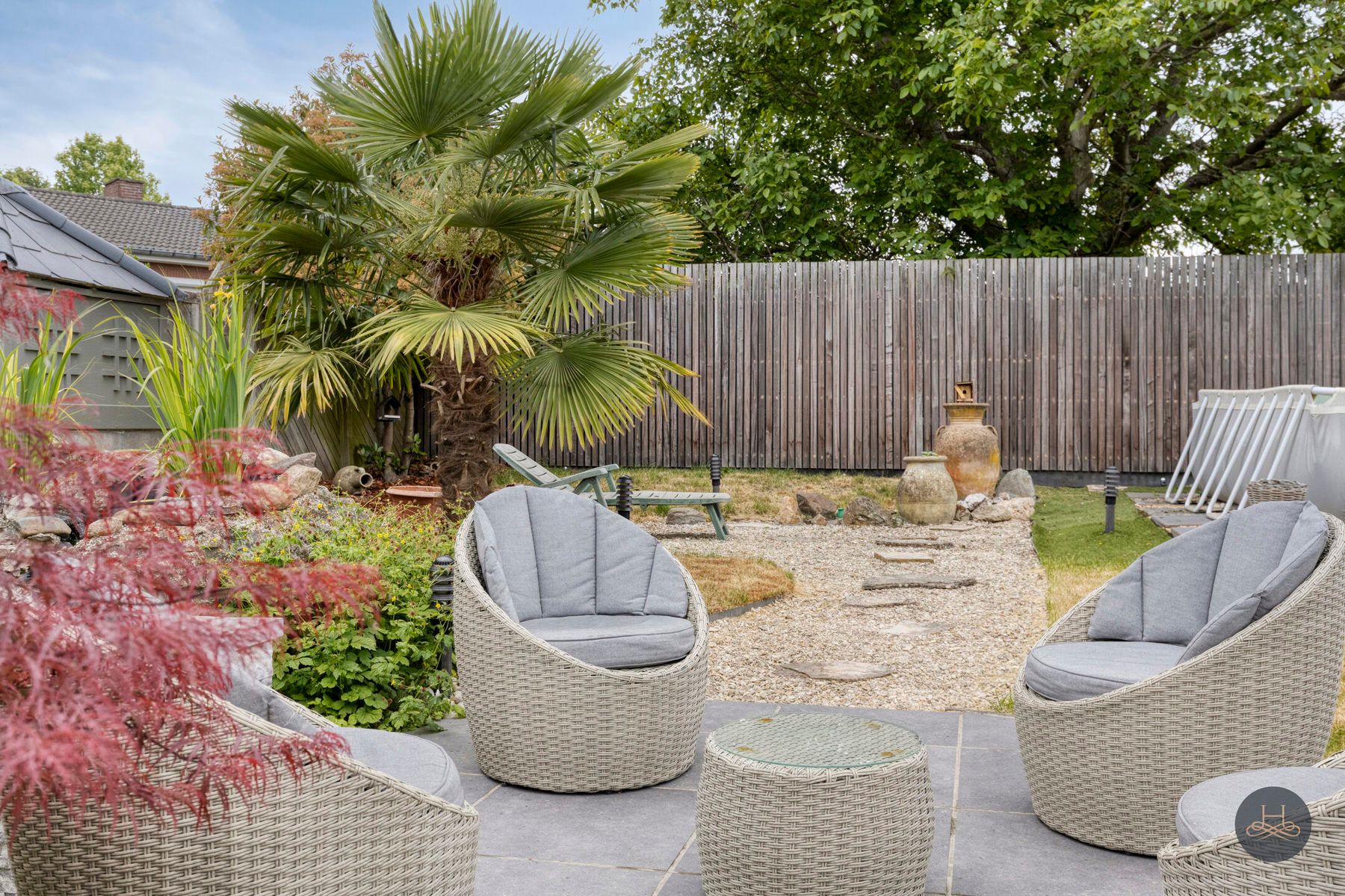 Gerenoveerde, unieke grote woning met ingerichte tuin foto 26