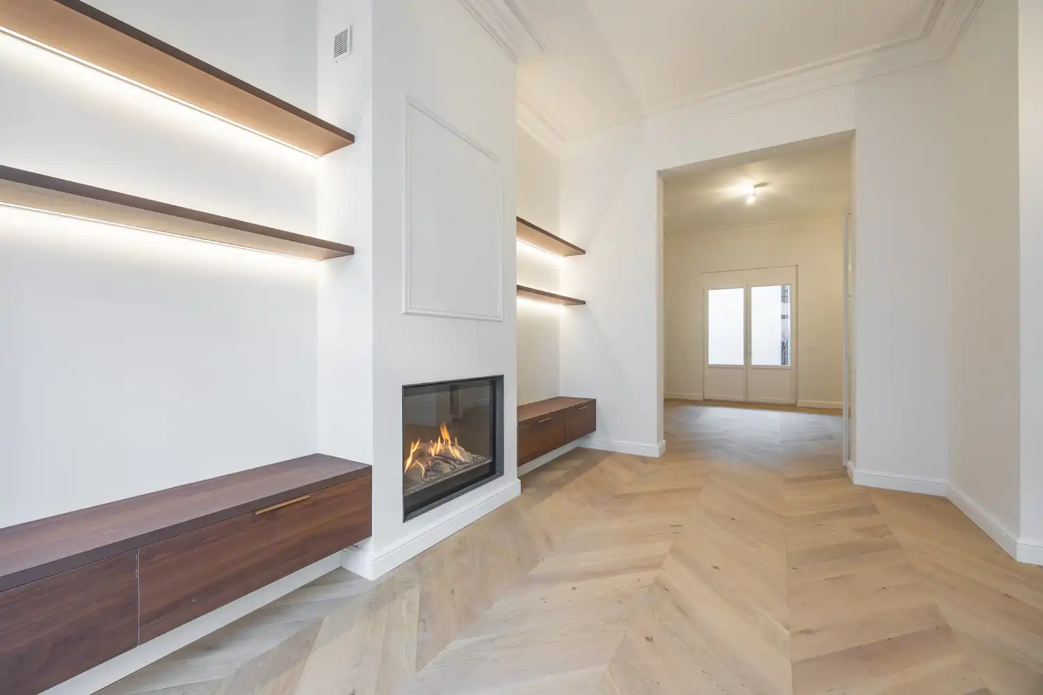 Gerenoveerd herenhuis met 5 slaapkamers foto {{pictureIndex}}