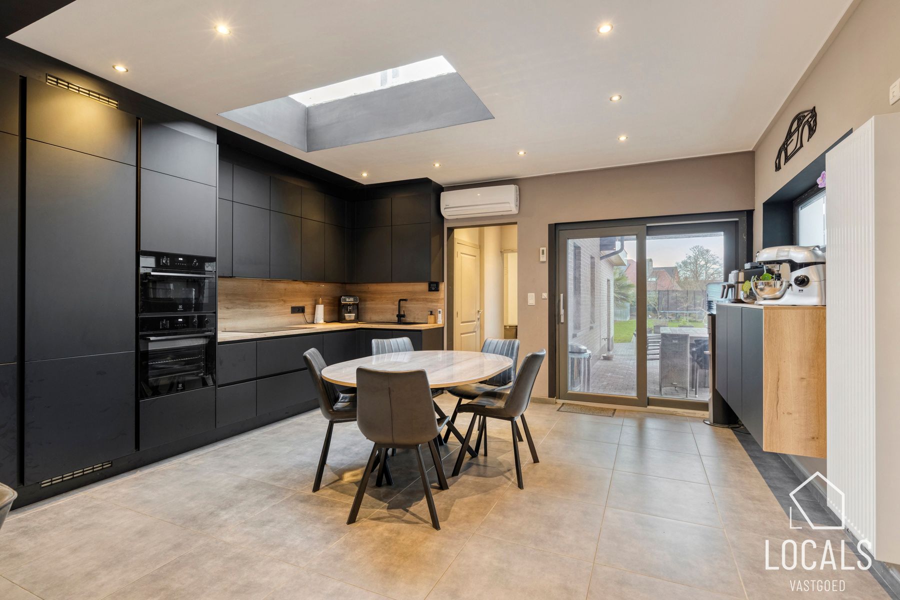 Instapklare en ruime woning in Liedekerke foto 6