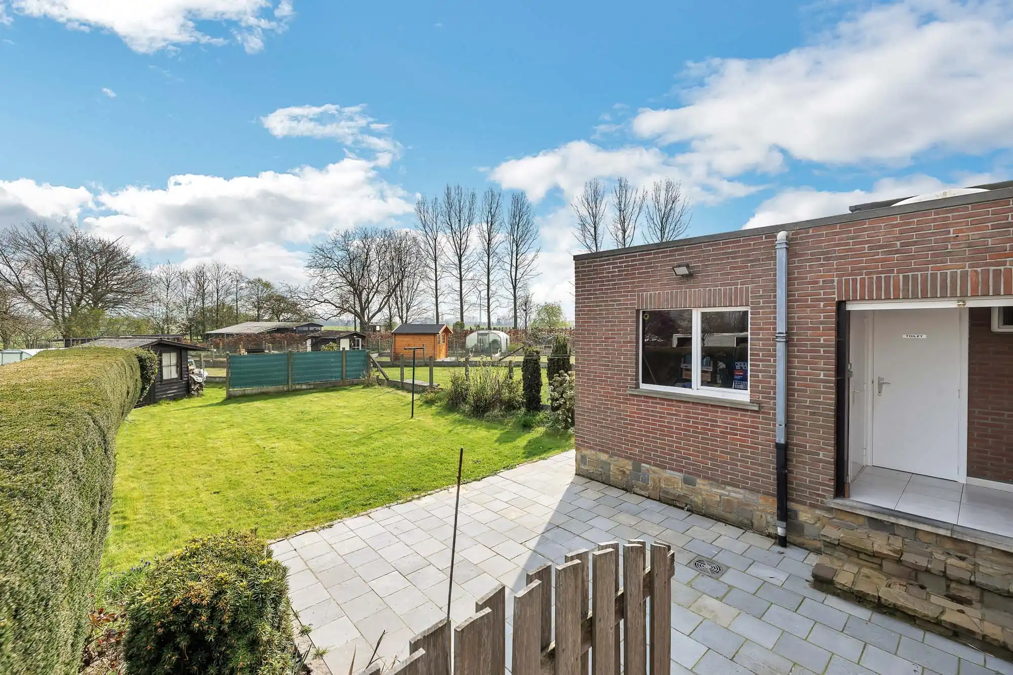 Goed onderhouden woning met garage en tuin foto 22