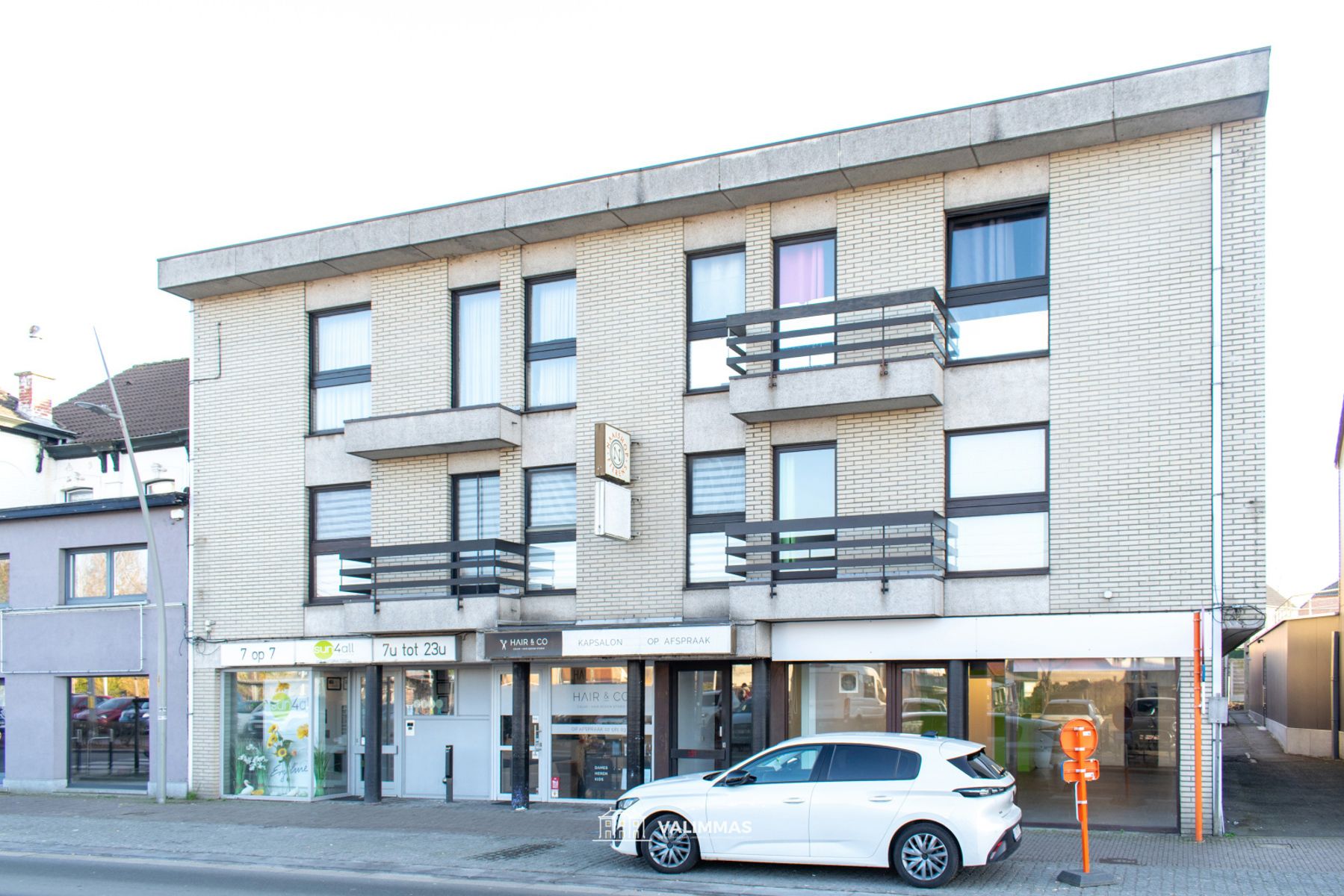 Gelijkvloerse kantoor- of handelsruimte + eventueel garage foto 2
