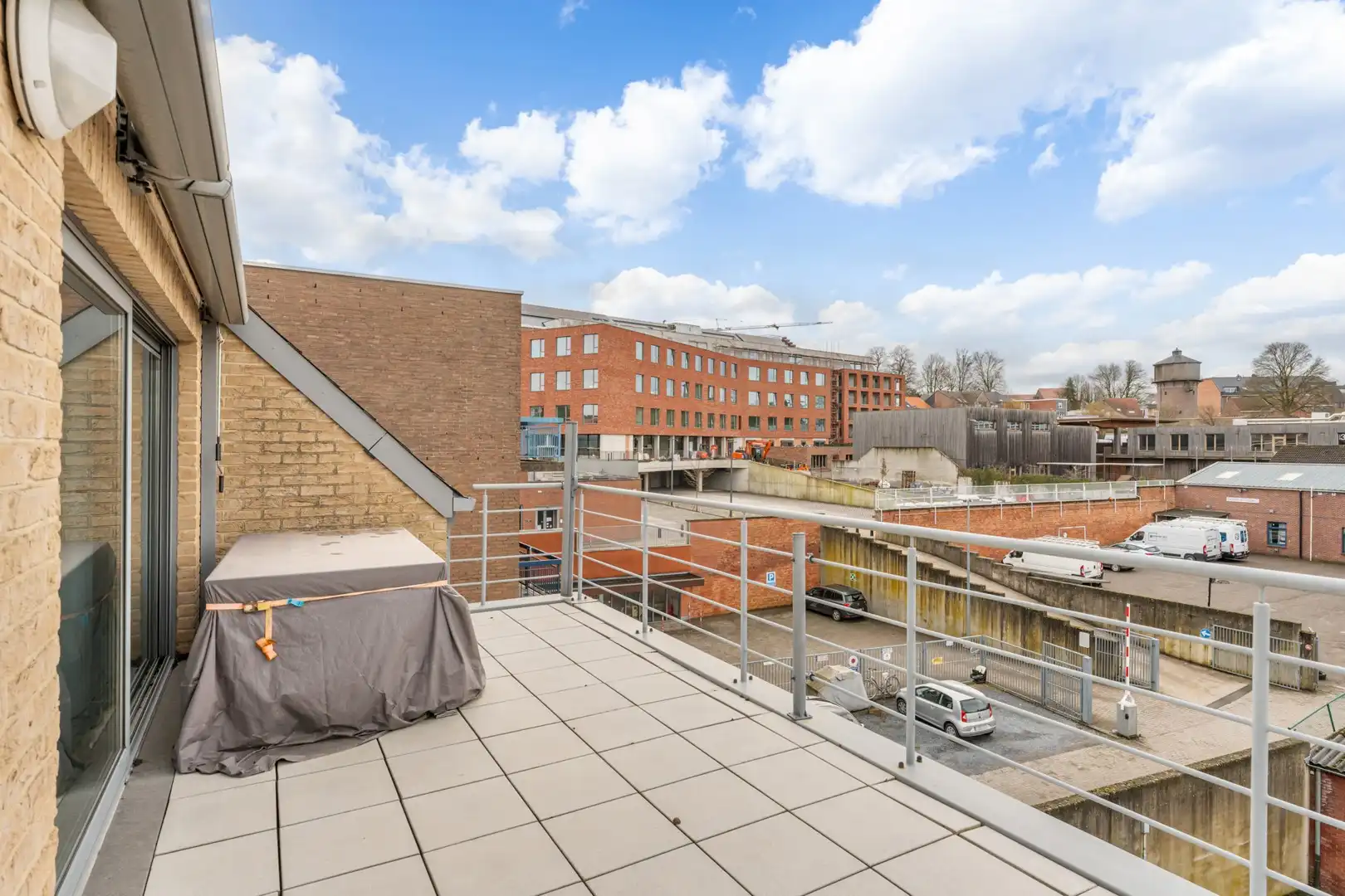 Appartement met 3 of 4 slaapkamers nabij het centrum. foto 10