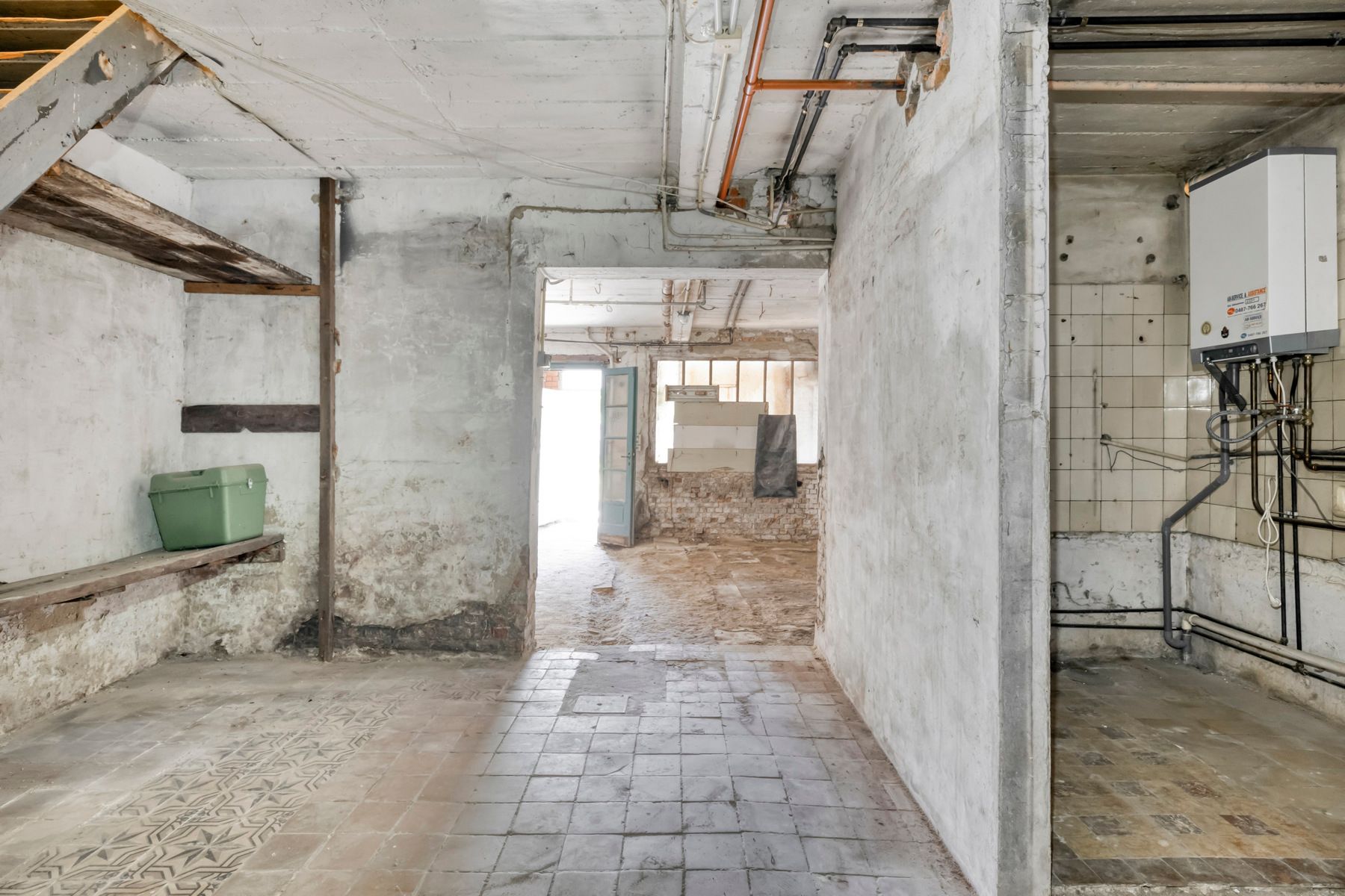 Te renoveren woning met ruime tuin. foto 16