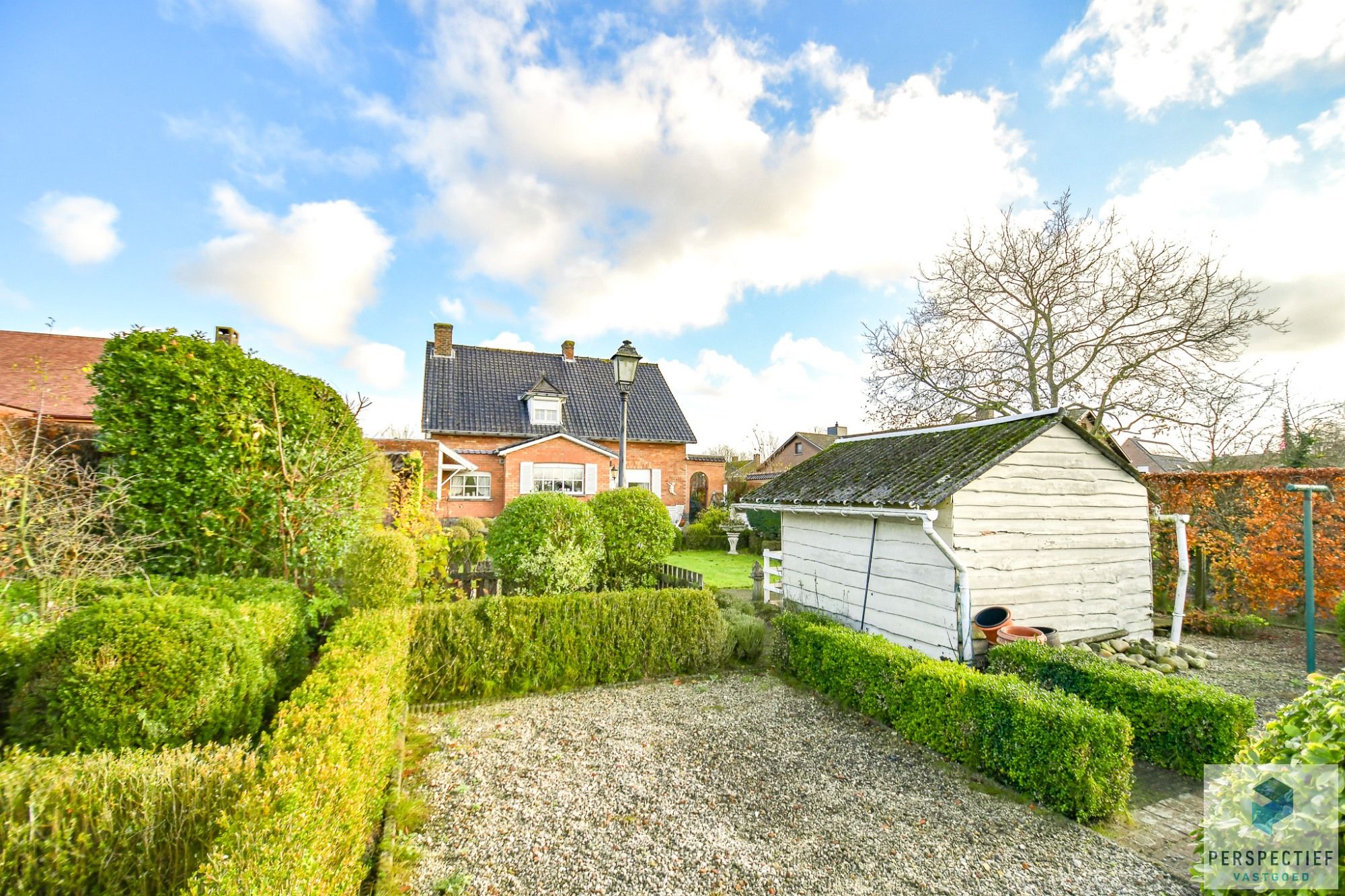 Ruime te renoveren woning met grote tuin op 858m² foto 6