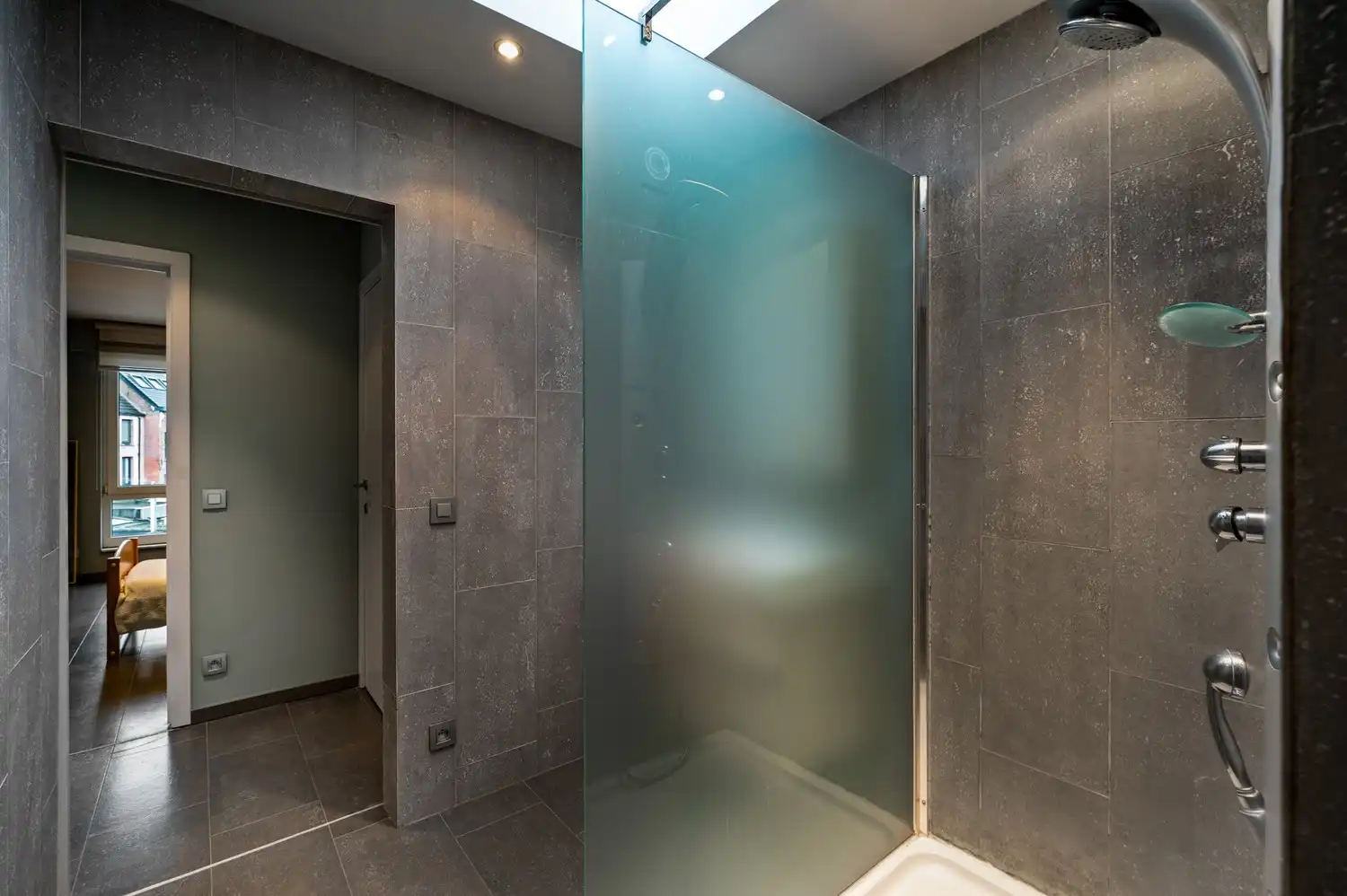 Veelzijdige, instapklare woning met studio te Lier foto 16