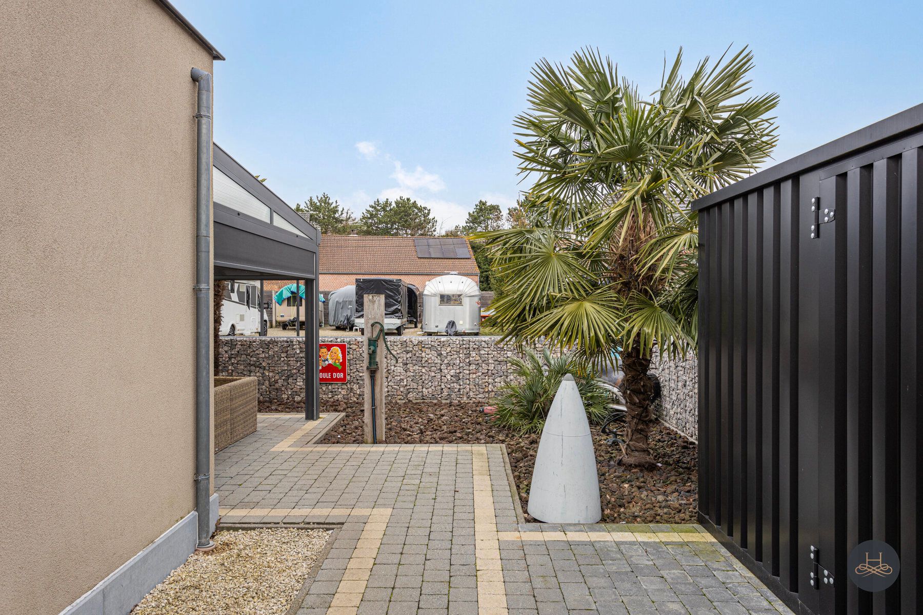 Gerenoveerde woning met grote garage/opslagplaats van +- 90 m2 foto 43