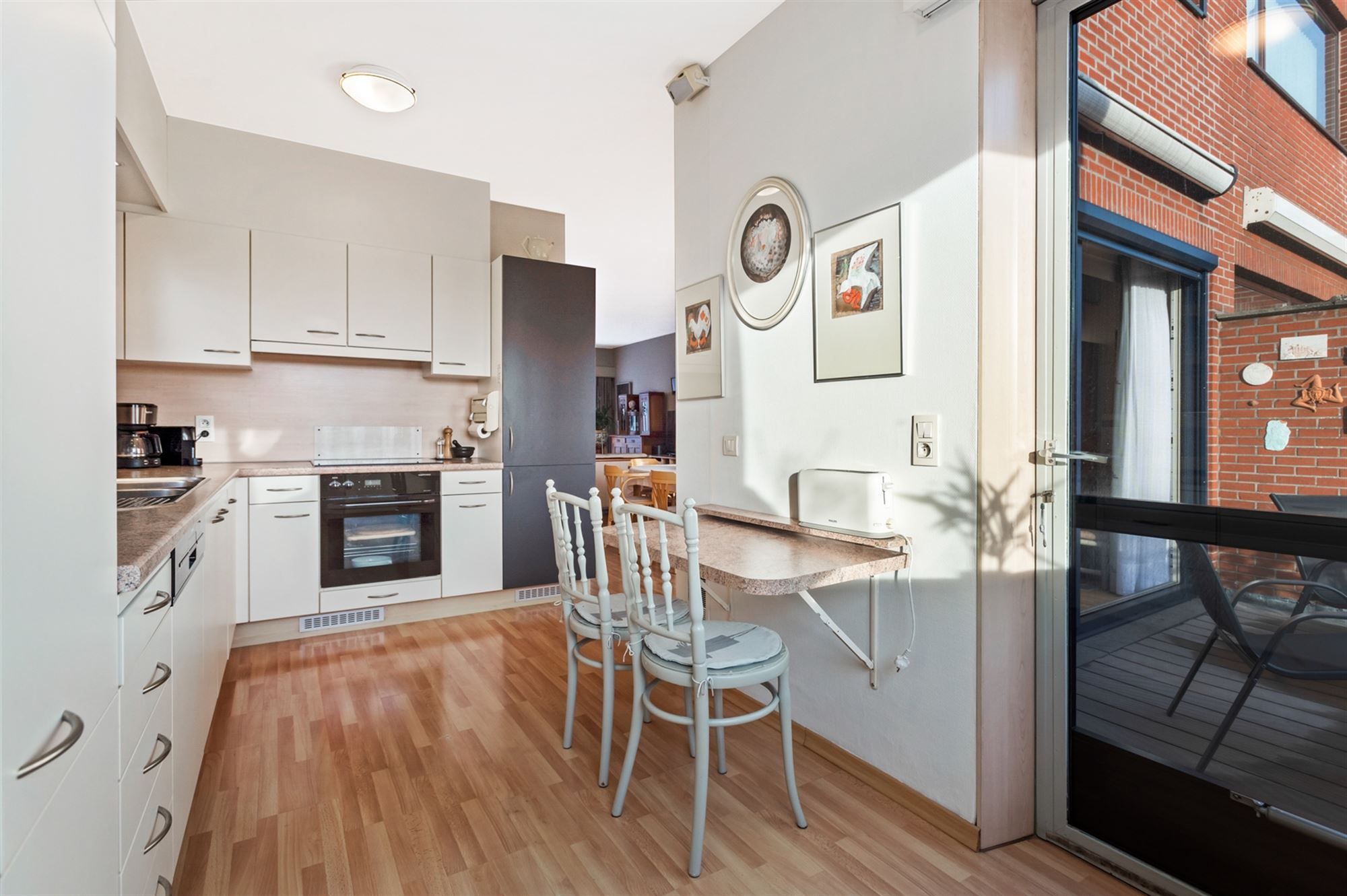 Bel-etage woning met 3 slaapkamers en tuinpoort aan straatkant. foto 11