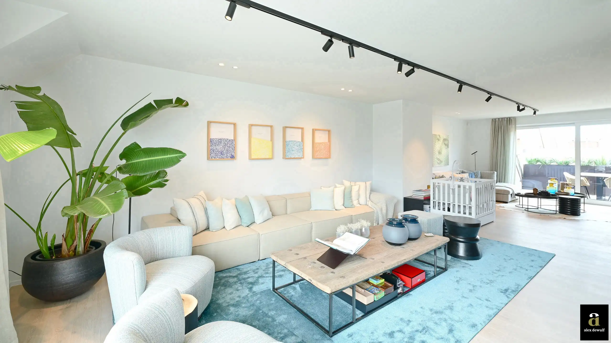 Licht en modern duplexappartement, gelegen vlakbij Zeedijk en Rubensplein. foto 2