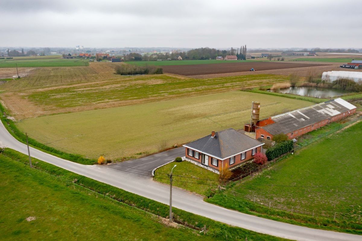 Woning en bijgebouw met grond te koop te Meulebeke foto 5