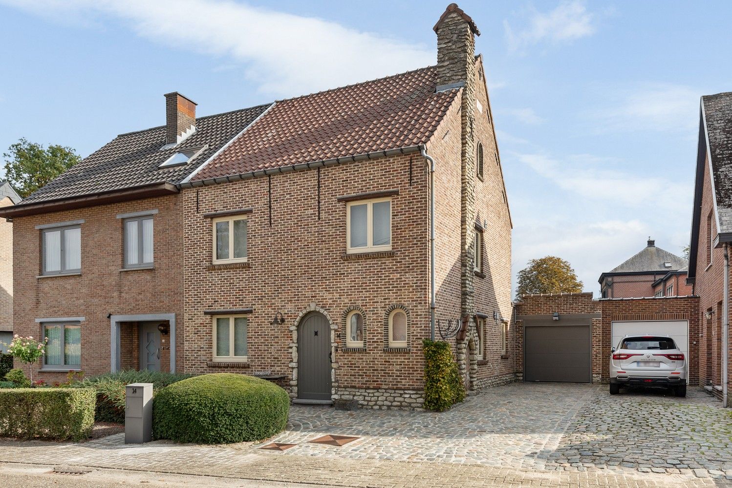 Instapklare woning met 3 slaapkamers en prachtige tuin te Walem foto {{pictureIndex}}