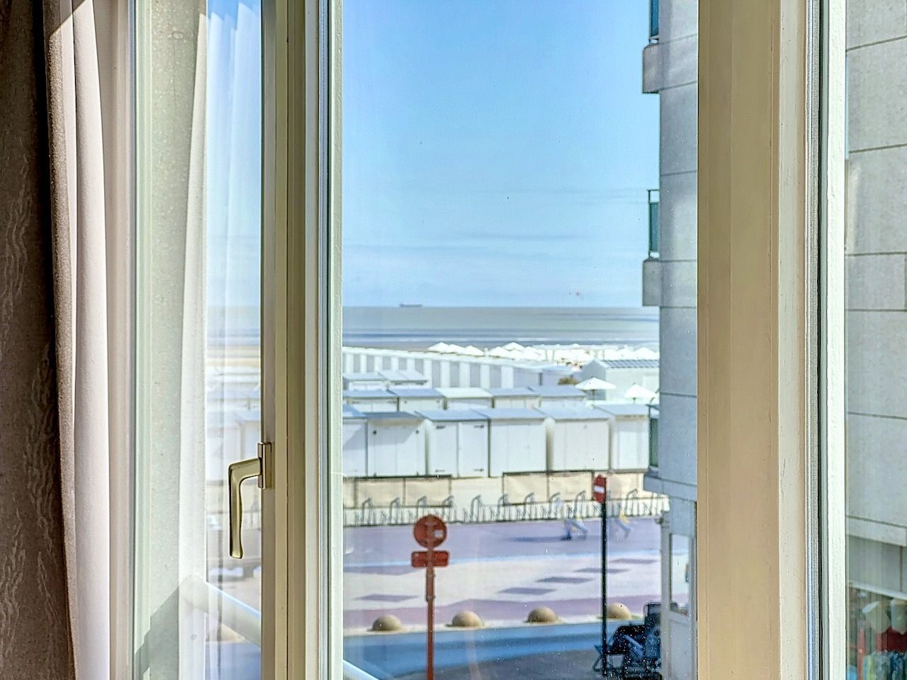 Instapklaar appartement met zijdelings zeezicht op topligging te Heist-aan-Zee foto 4
