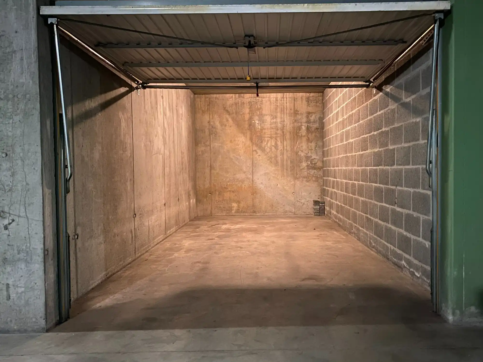 Ondergrondse ruime garagebox in centrum | Meersstraat - Stormestraat foto 3