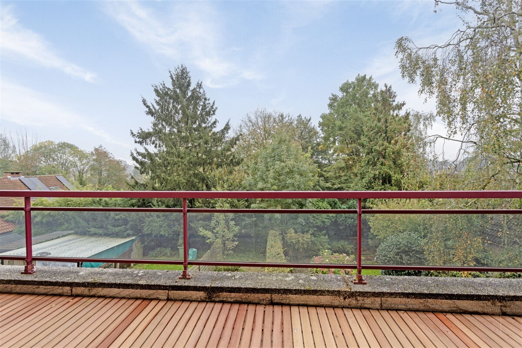 Gerenoveerd duplex appartement met drie slaapkamers foto 17