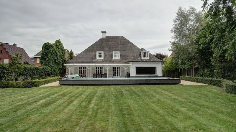 Tijdloze villa van 506m² met bureel-praktijkruimte 50m² met aparte inkomhal op 21 are met openluchtzwembad foto 4