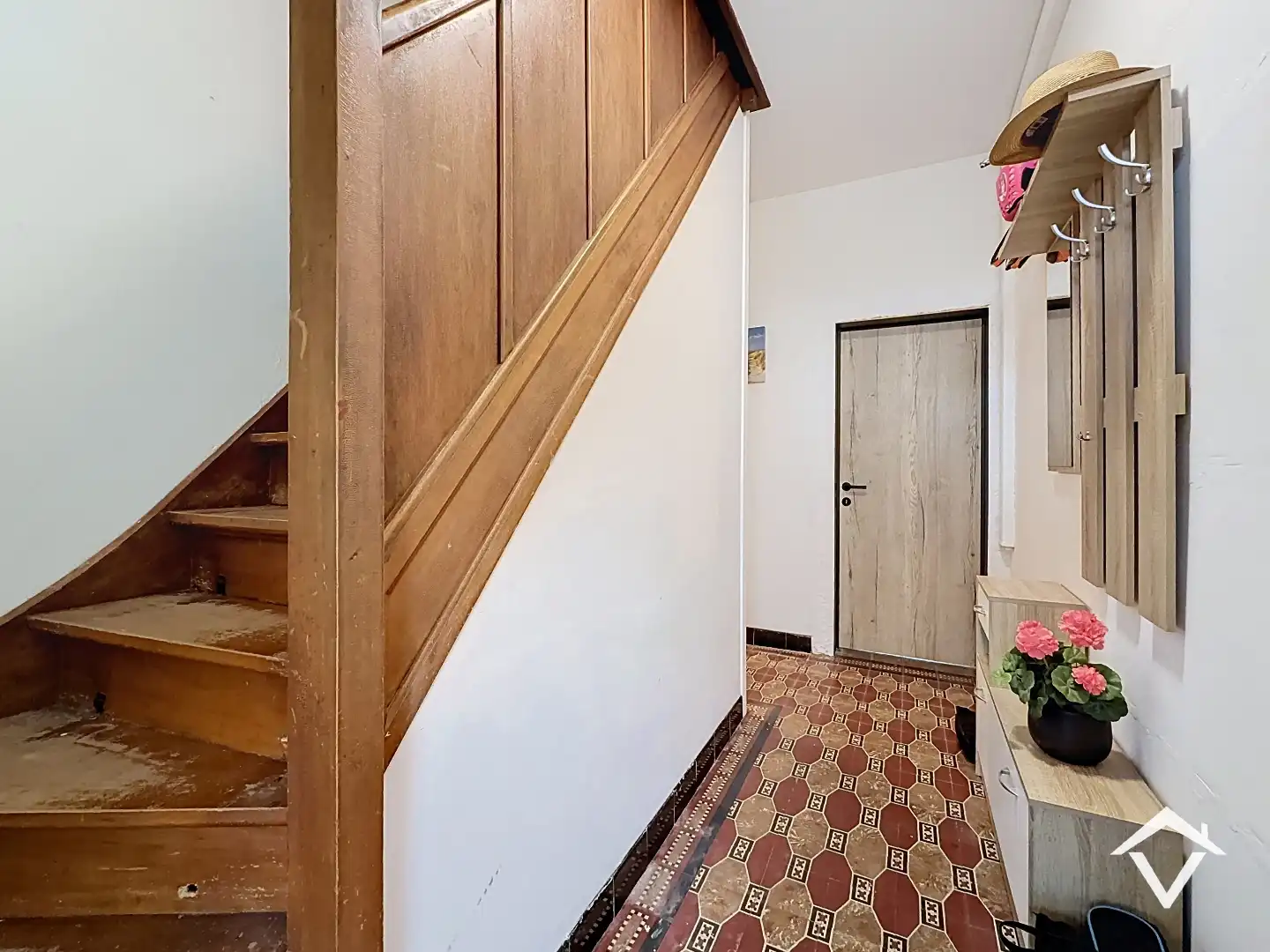 Instapklare woning met 3 slaapkamers, grote tuin en garage te Staden foto 2