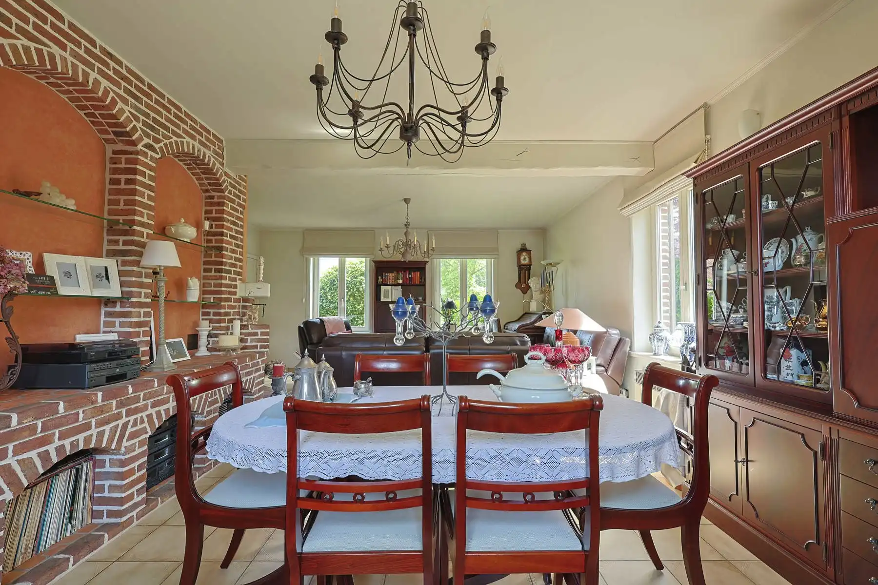 Landelijke villa met werkruimte, paardenstal en grote tuin foto 5