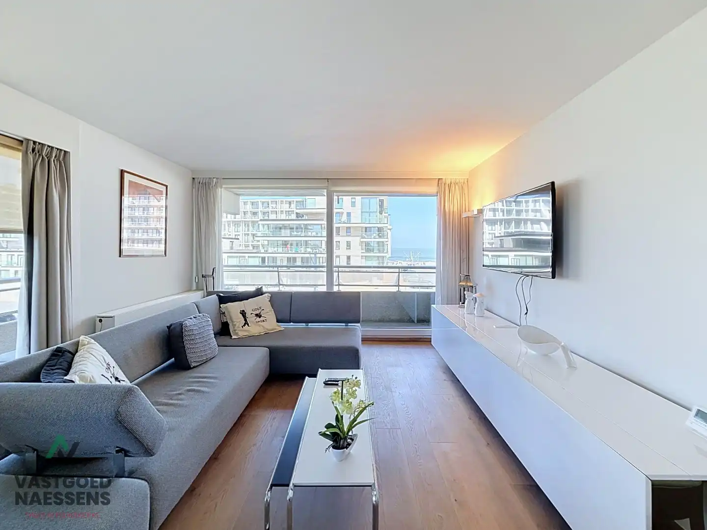 SCHITTEREND VERNIEUWD HOEKAPPARTEMENT – 2 SLPK – TERRASSEN – ZEEZICHT EN ZICHT OP GOLF foto 5