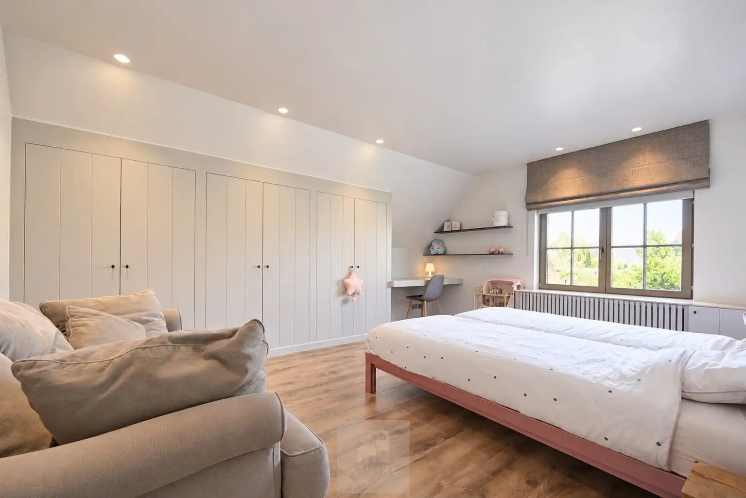 Hoogwaardig gerenoveerde villa op ruim perceel met uniek bijgebouw foto 23