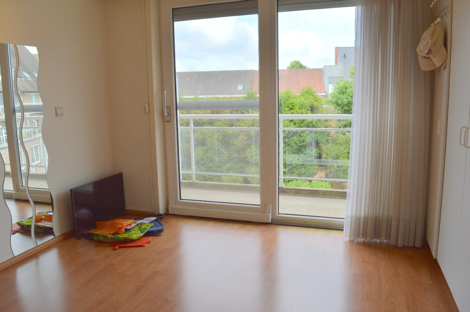 Verzorgd twee slaapkamer appartement in hartje Gullegem foto 9