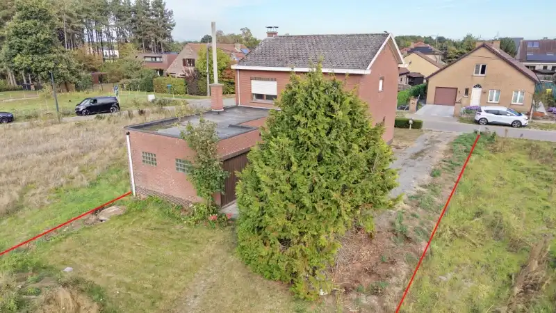 Woning van ±185m² op 4 are 60 ca in half-open-bebouwing foto 3