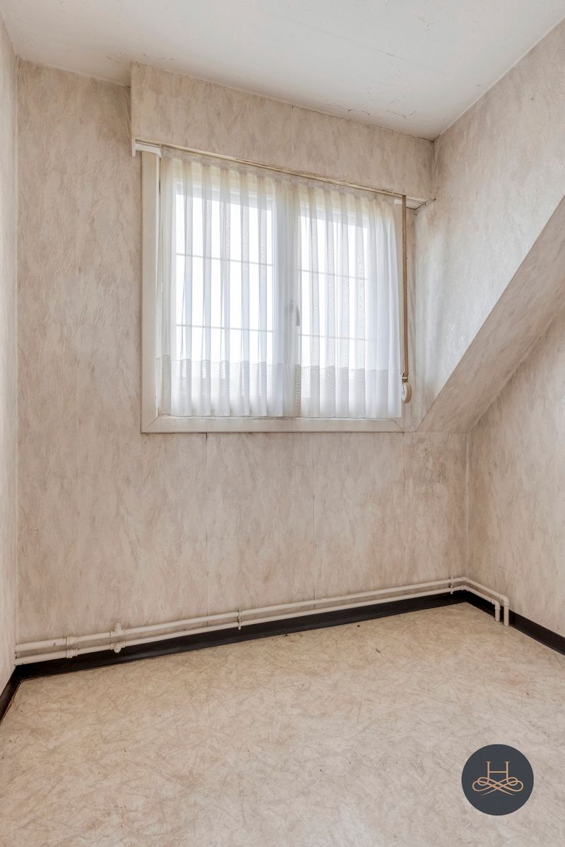 Renovatiewoning met grote garage foto 22