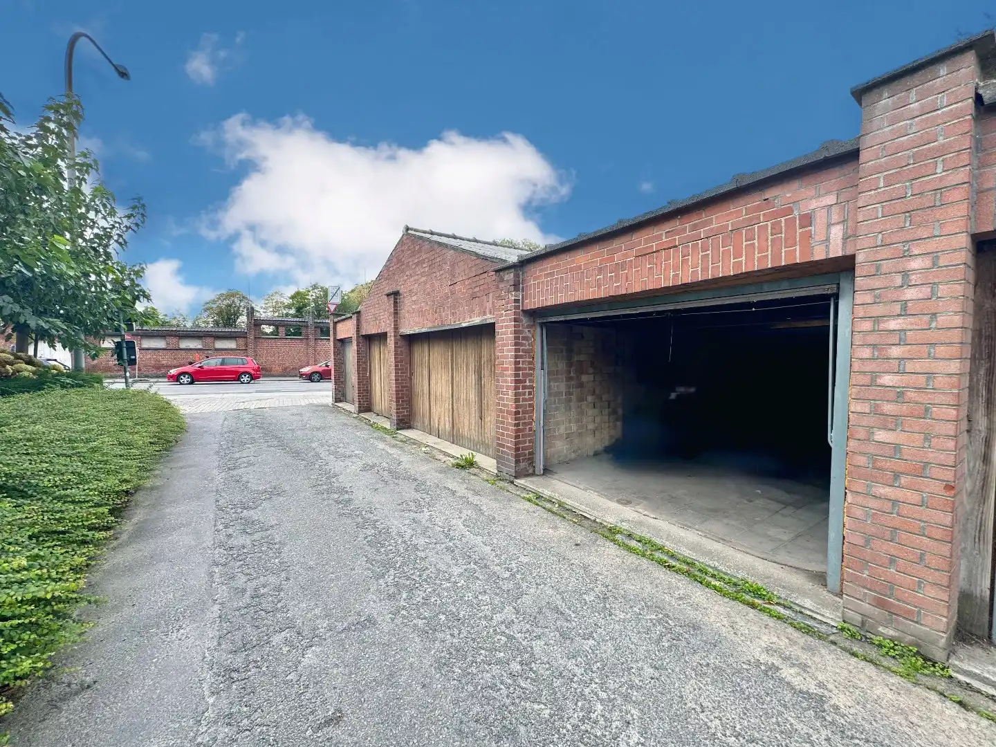 GERENOVEERDE WONING MET 4 SLPKS, 2 BADKAMERS, TUIN EN HUURGARAGE foto 2