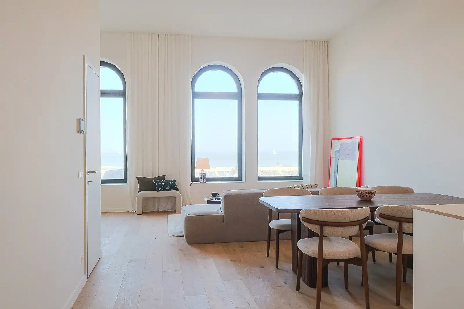 Belle-etage tweeslaapkamer appartement op de Zeedijk van Oostende foto {{pictureIndex}}