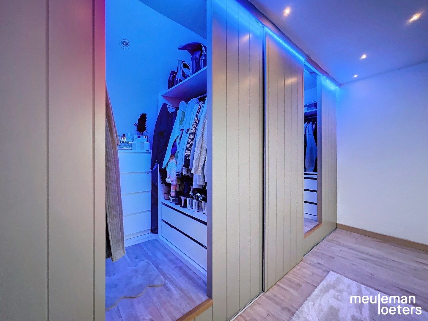 Ruim en lichtrijk appartement  met drie slaapkamers foto 11