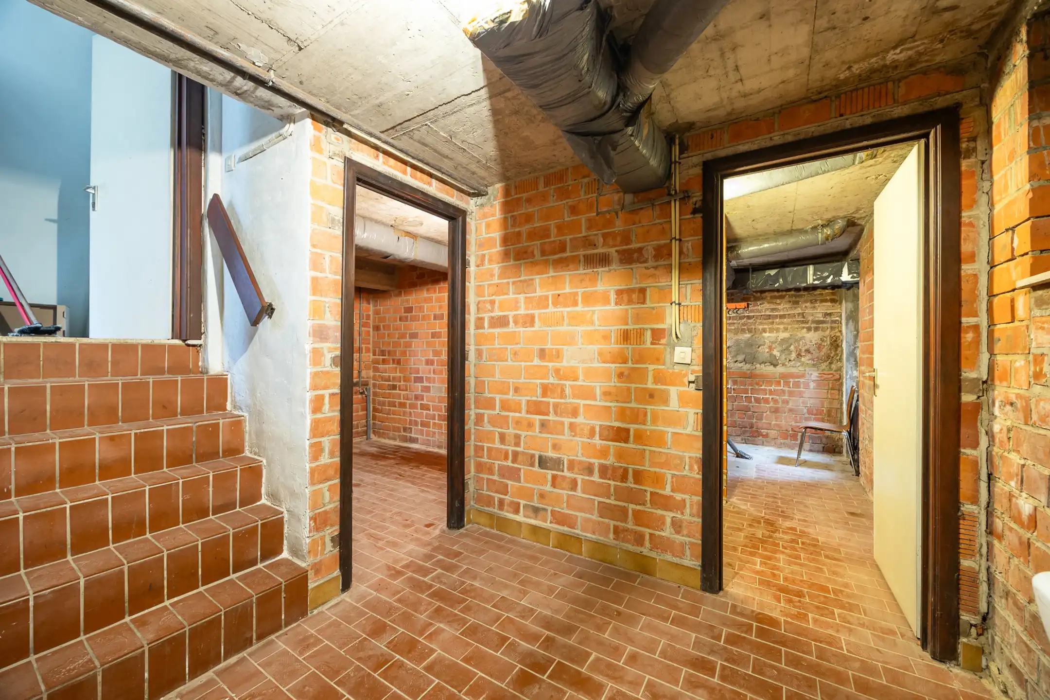 Opbrengstgebouw met 2 grote eenheden foto 17