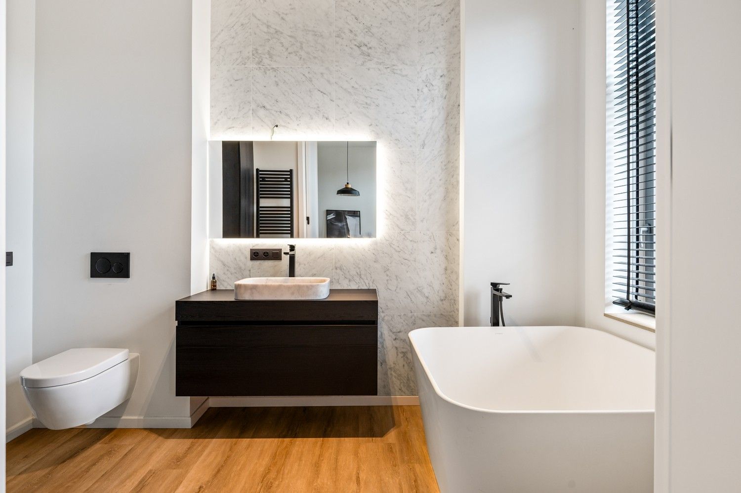 Prachtig en hedendaags gerenoveerde woning met zwembad te Lier foto 18