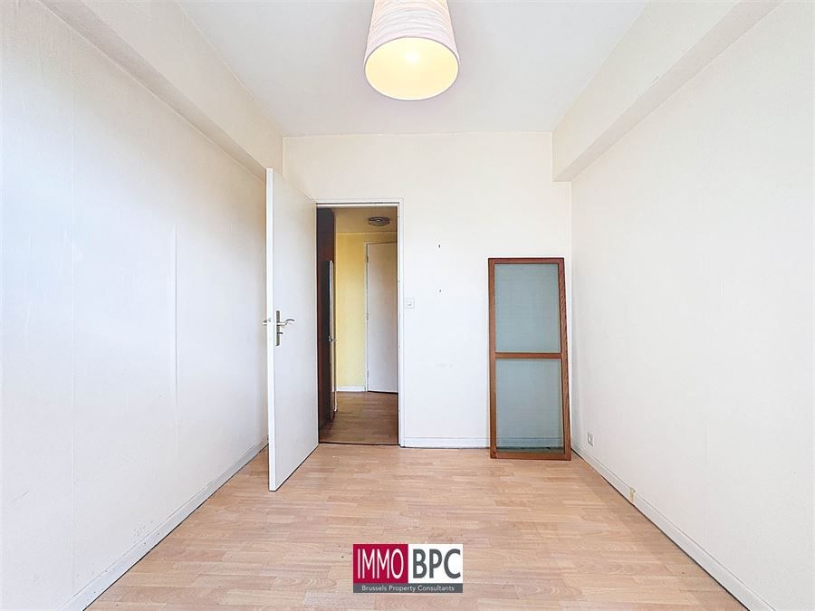 te renoveren appartement met groot terras! foto 9