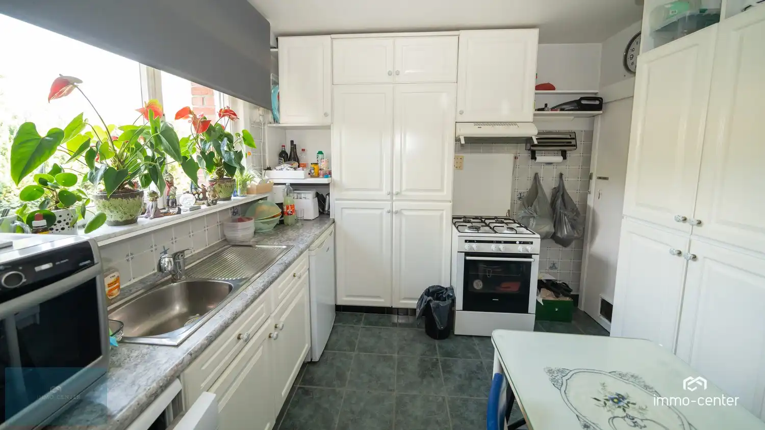 Rustig gelegen woning met 5 slaapkamers en tuin in Genk foto 5