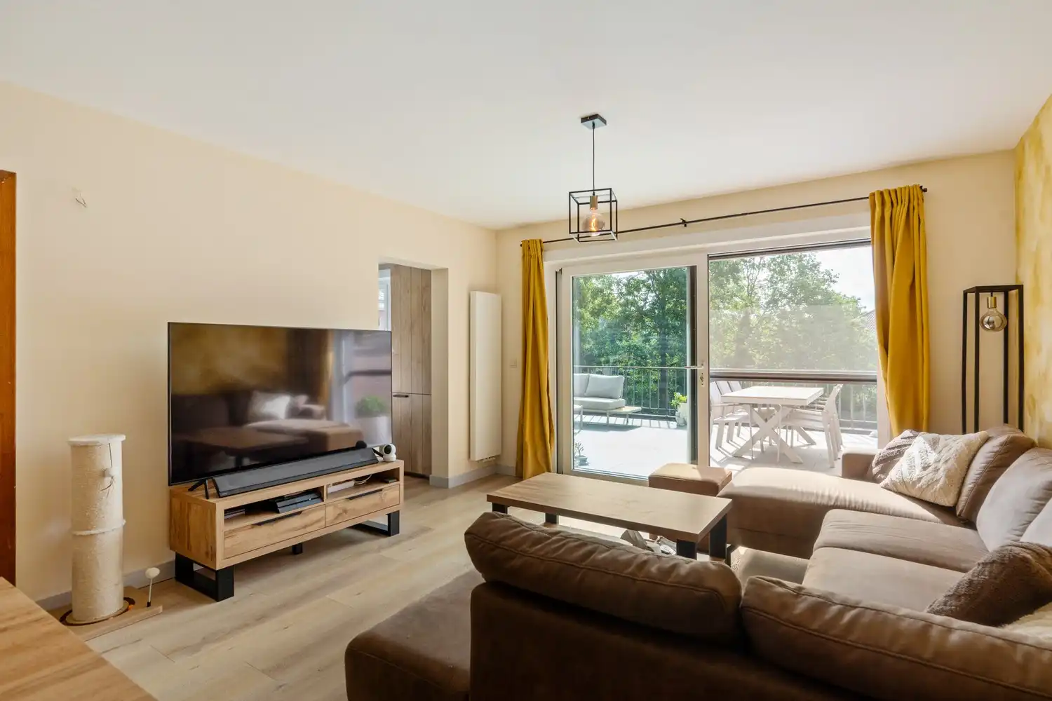 Gerenoveerd appartement met 2 slpkrs, terras en garage nabij centrum Keerbergen foto 2