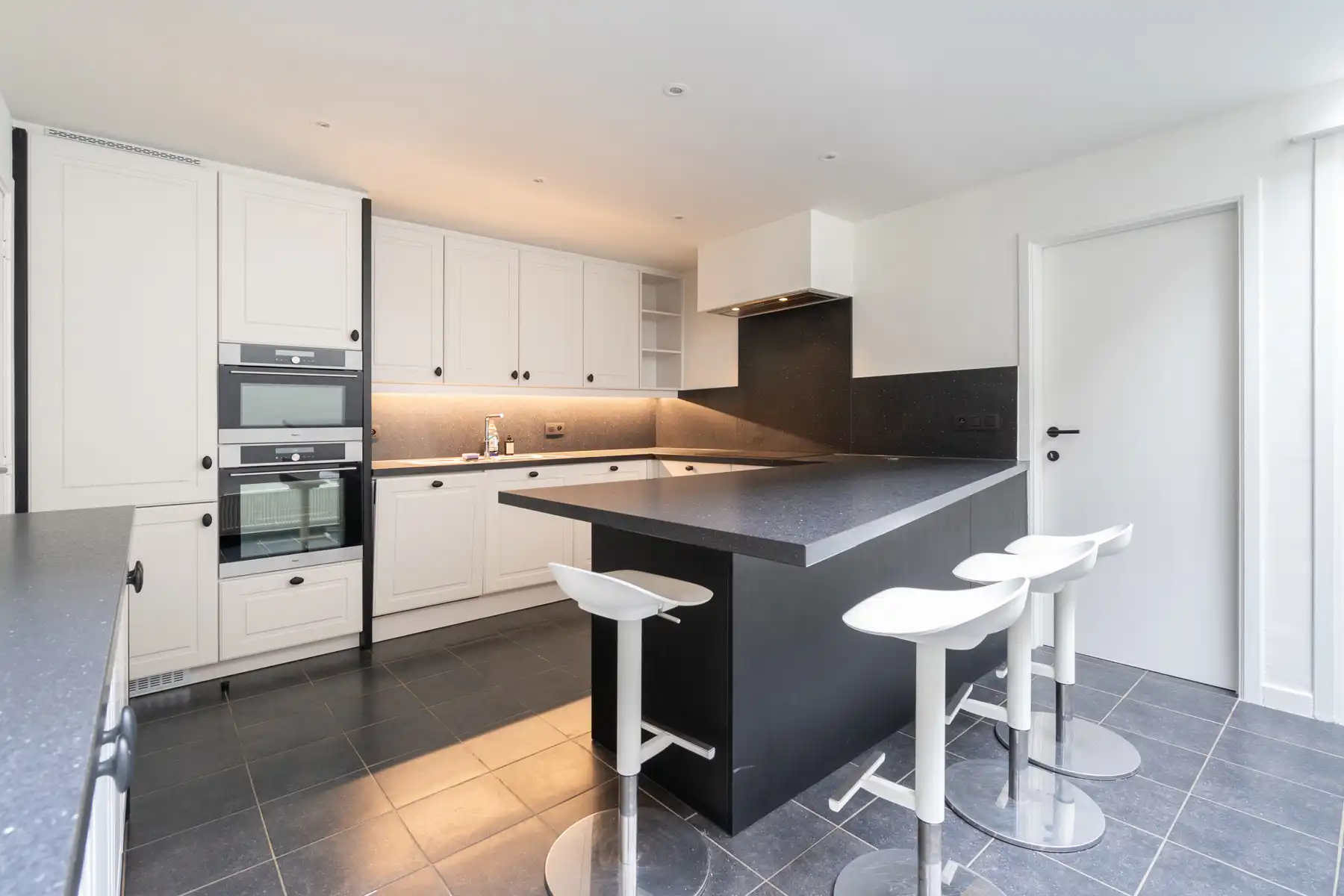 Instapklare gerenoveerde woning met 4 slaapkamers, stijlvolle badkamer en gunstig EPC in het centrum van Gooreind-Wuustwezel. foto 5