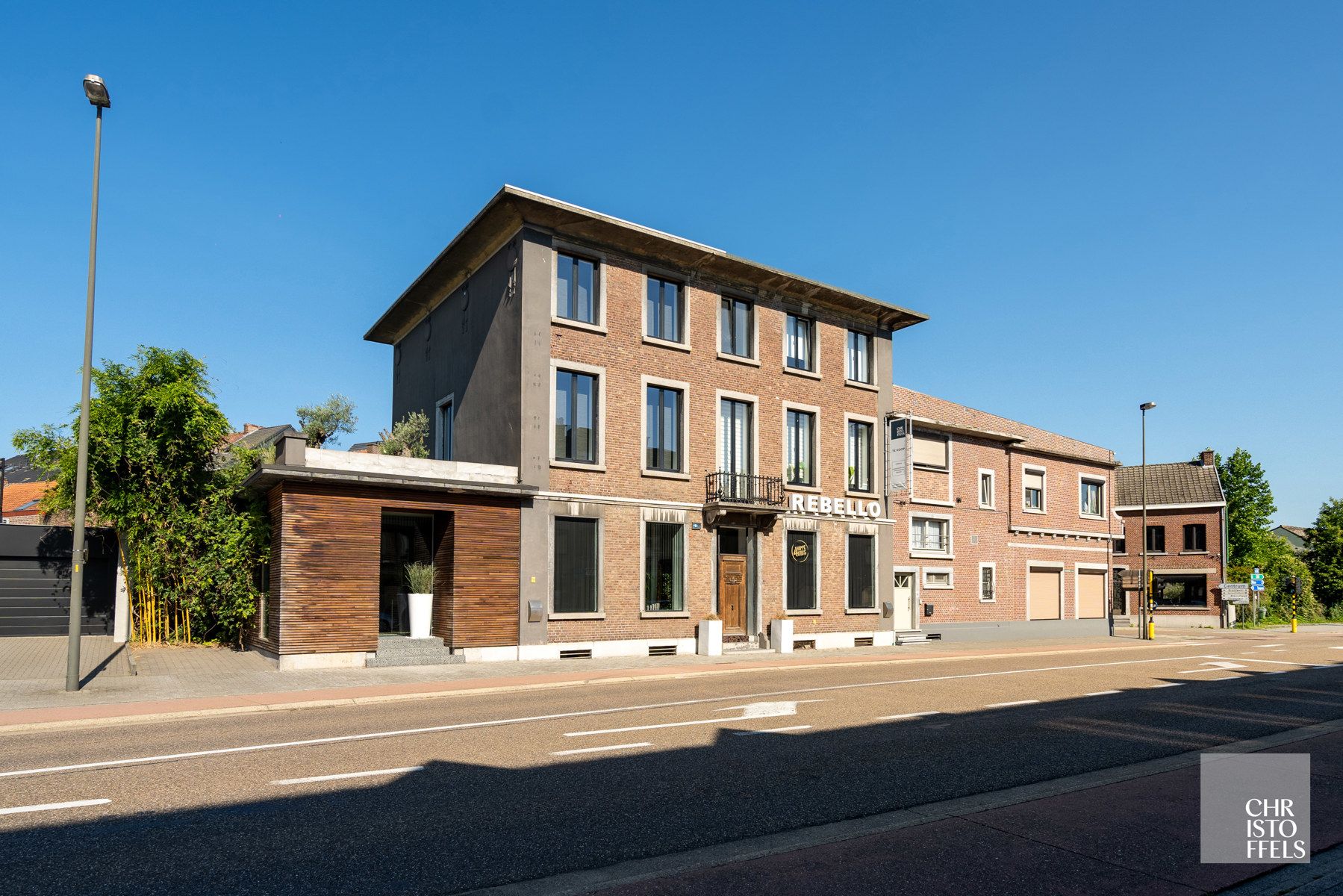 Herenhuis met commerciële ruimte (107m²) en woonst (200m²)! foto 24