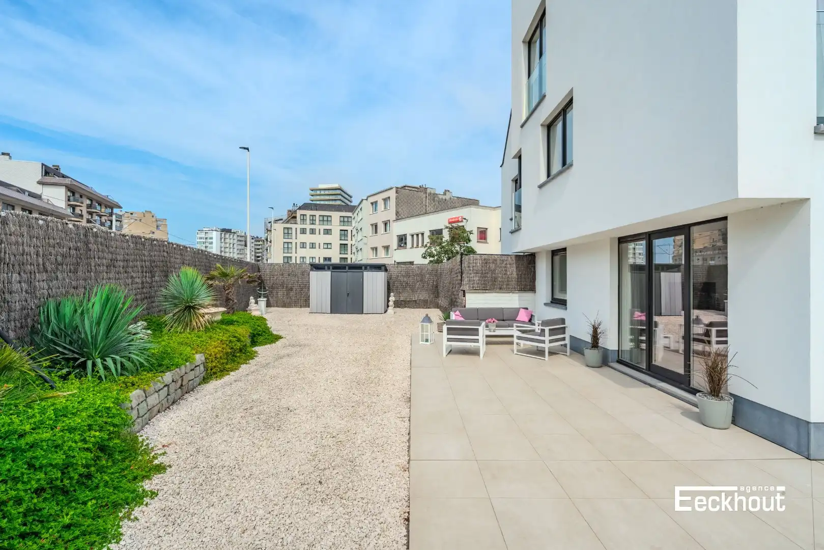 Gerenoveerd appartement met uitzonderlijk groot terras! foto 9