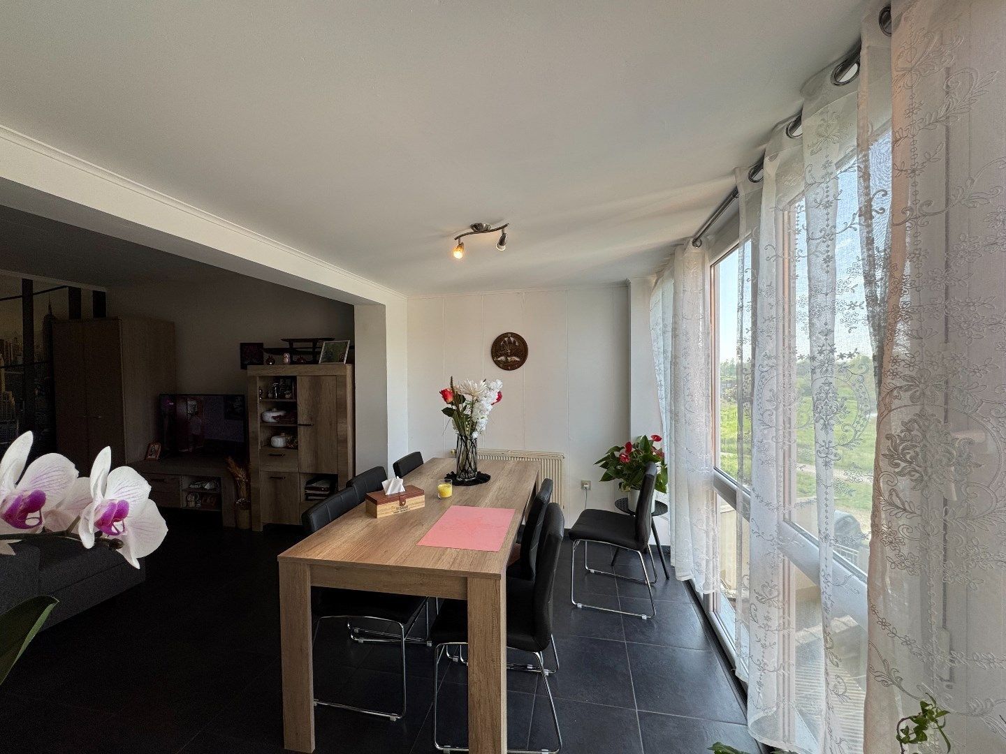 een instapklaar appartement met  2 SLPK. op VERD. 2 foto 5