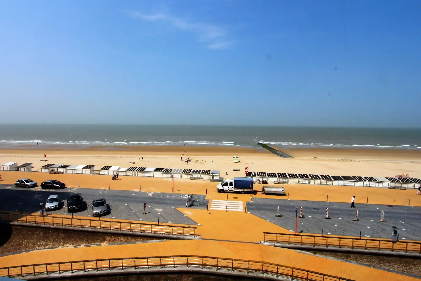 TE RENOVEREN 2 SLPK APP MET ZICHT OP ZEE – MOGELIJKHEID GARAGE foto 2