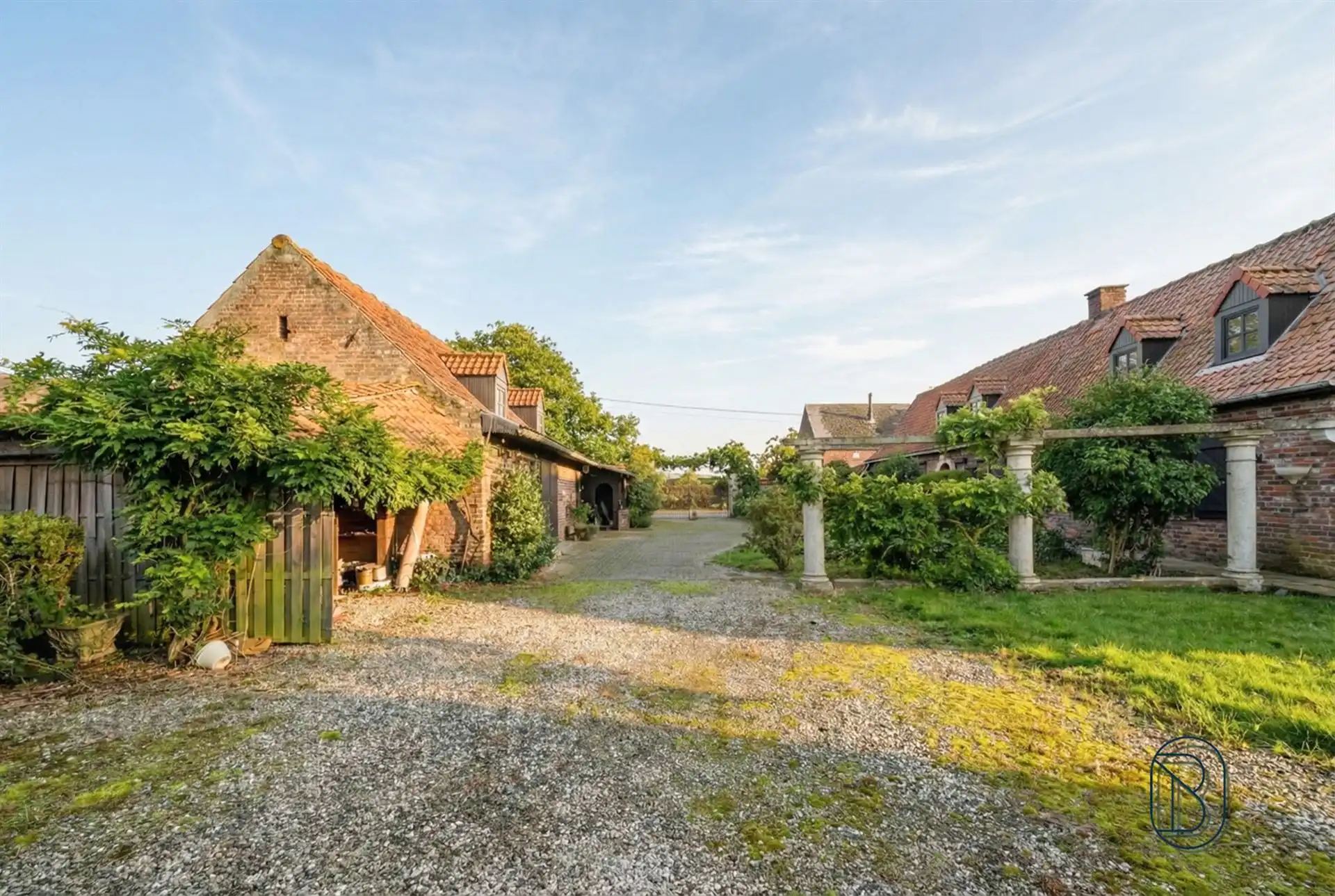 Charmante woning en bijgebouwen, met een prachtig zicht! foto 5