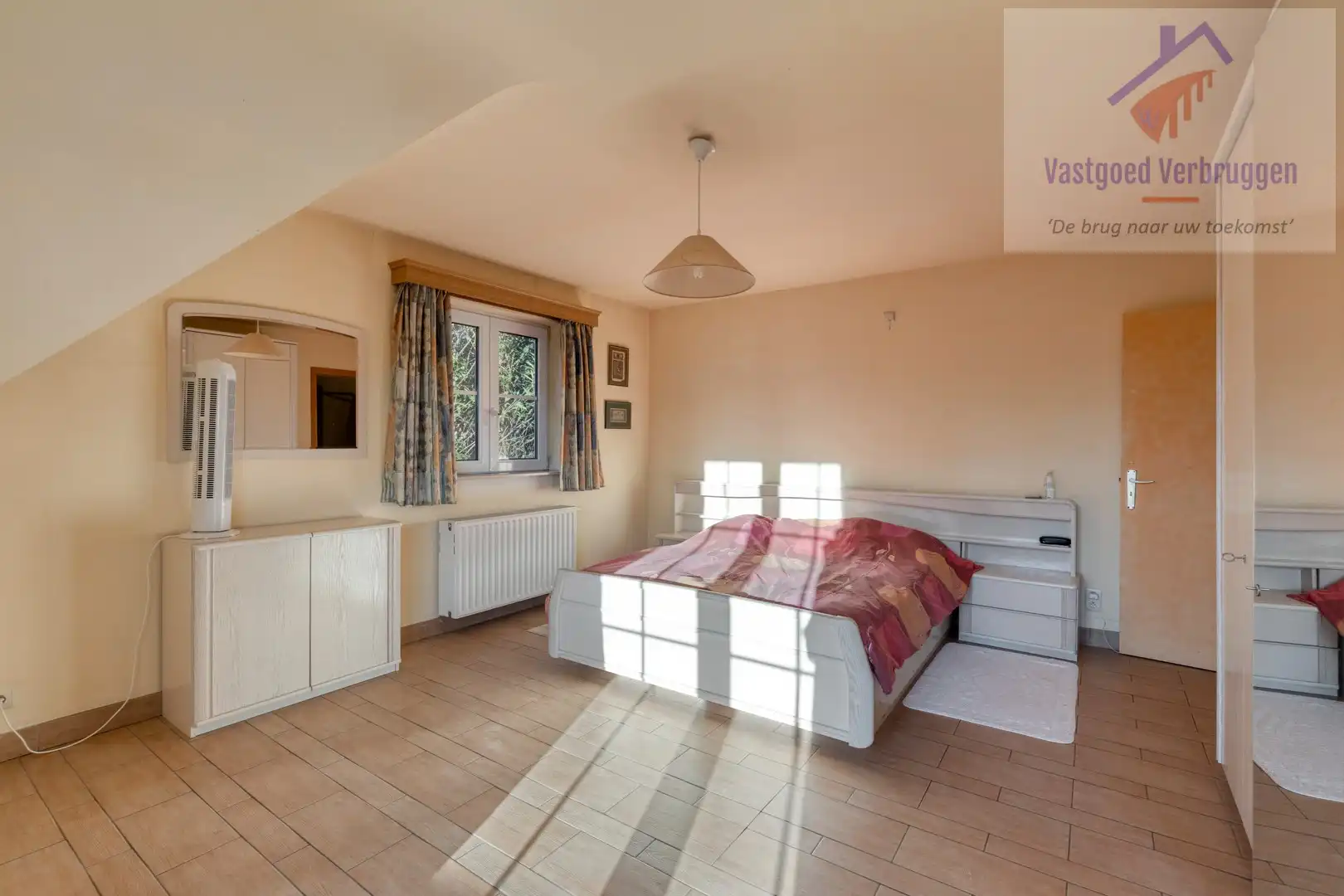 Open bebouwing met 4 slaapkamers en ruime tuin foto 16