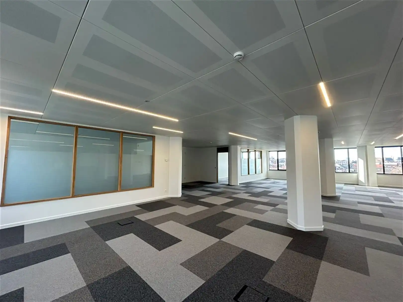 Volledig rerenoveerde kantoren te huur vanaf 150 m² foto 31